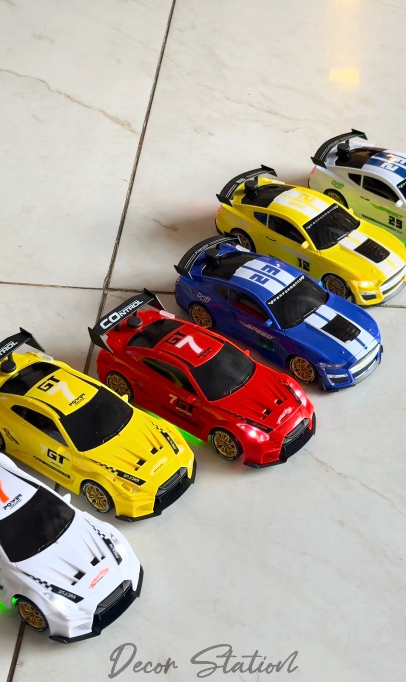 RC Drift Racing Car, 1:24 Scale, 2.4GHz Remote Control, 4WD, LED Lights, with Smoke effect & Extra Drift Tyres and Traffic Cones C Type Charging